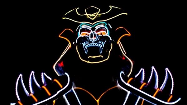  Неоновые Рейден, Саб-Зиро и Шао Кан устроили зрелищное световое шоу в новом видео Mortal Kombat 11 